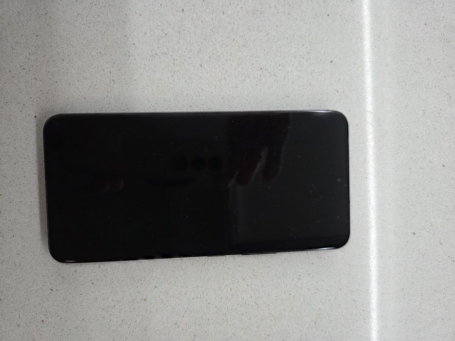 Samsung Galaxy S22 BLACK
​Com base no texto da imagem, aqui está o