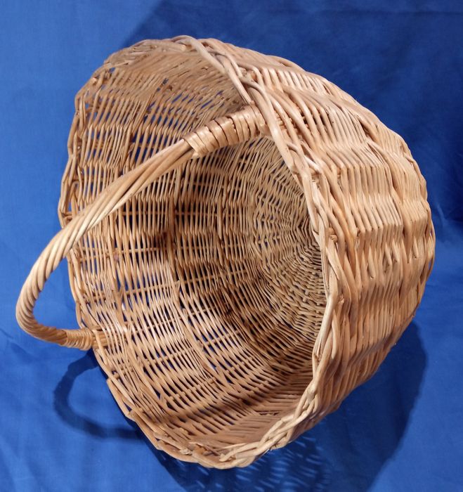 Корзина плетёная из лозы