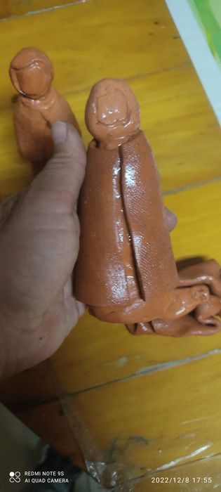 2 Presépios em barro, moldado a mão.