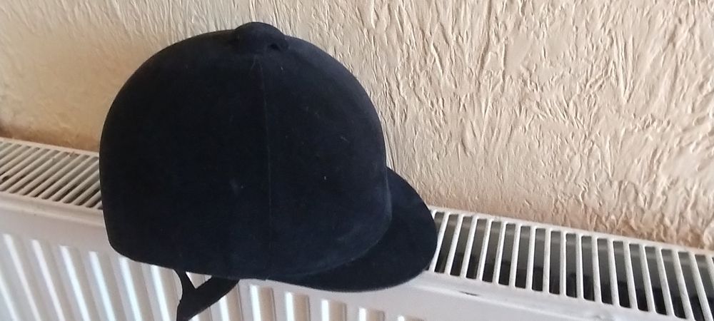 Kask jeździecki toczek r.56