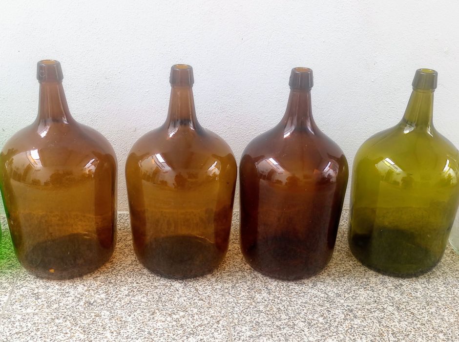 Garrafões vidro (5litros) diversas cores.