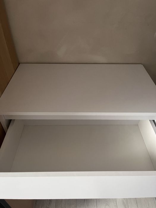 Sprzedam białą komodę