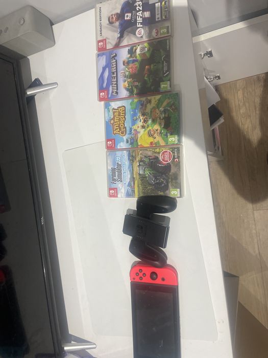 Nintendo switch+4 gry oraz kontroler