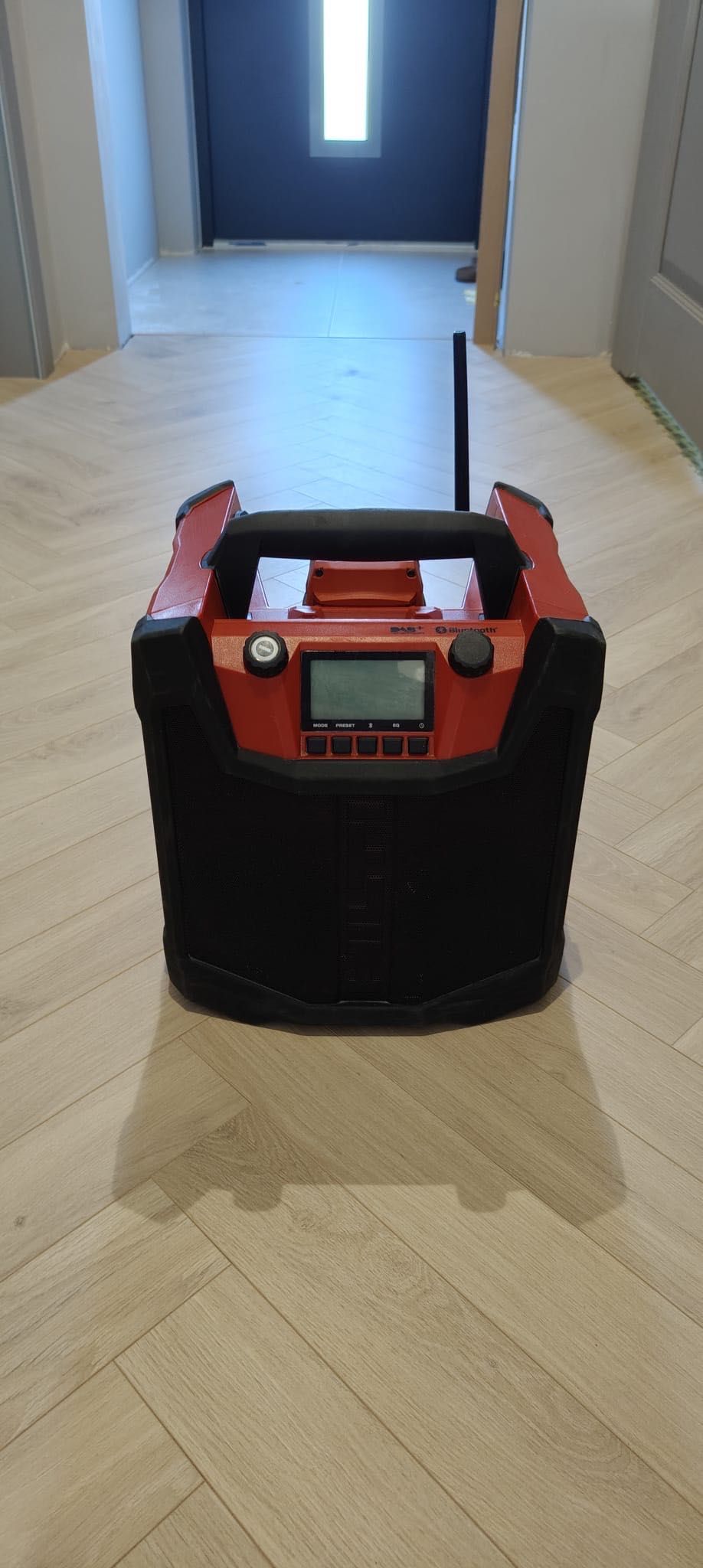 Radio budowlane HILTI RC 4/36 - DAB - NFC BLUETOOTH Z BATERIĄ  CPC 8.0