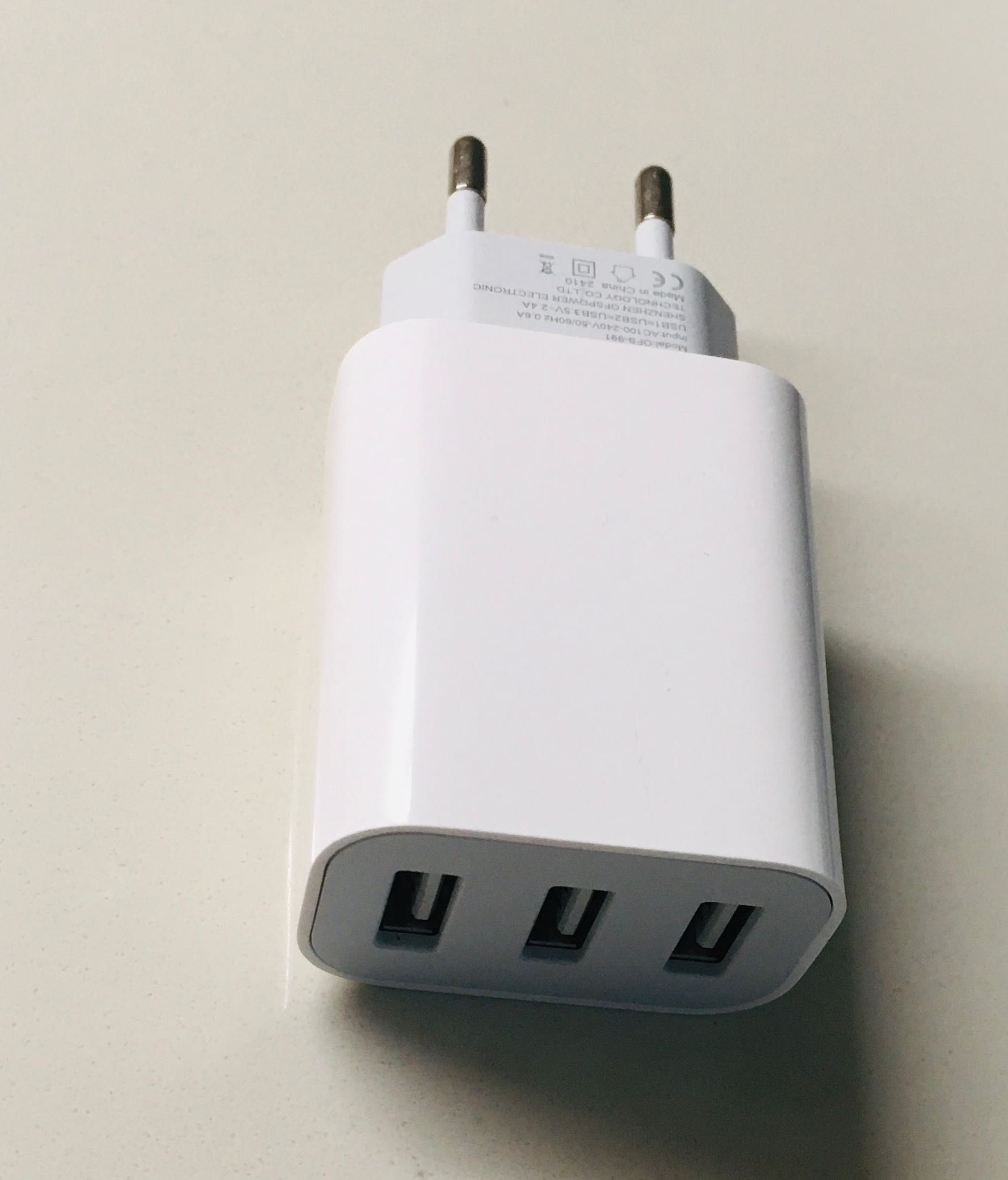 Ficha carregador com 3 portas USB (novo)