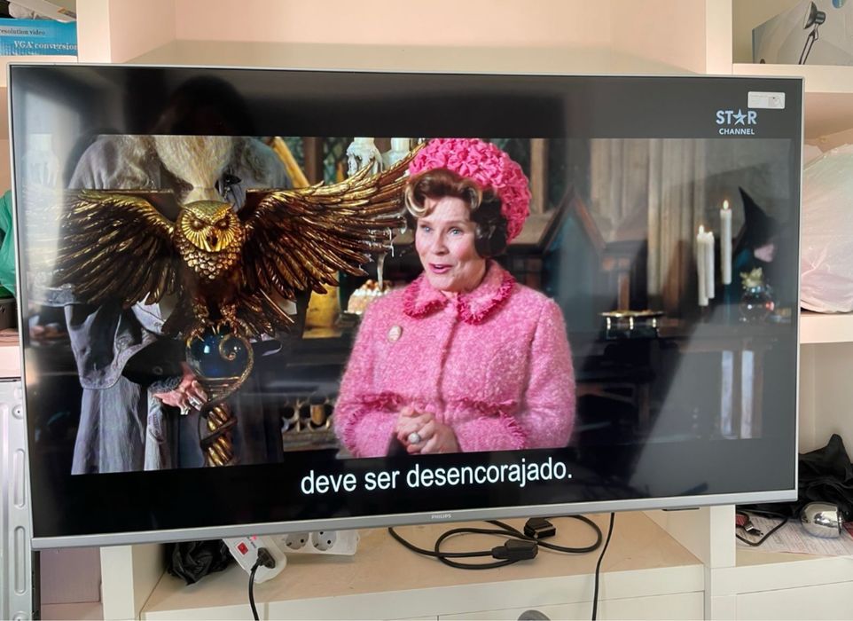 Para venda: TV Philips modelo 43PUS7956, de Novembro de 2021