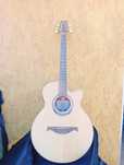 Guitara LAG baby jumbo electroacustica.