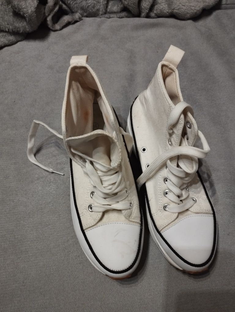 Ténis Converse novos