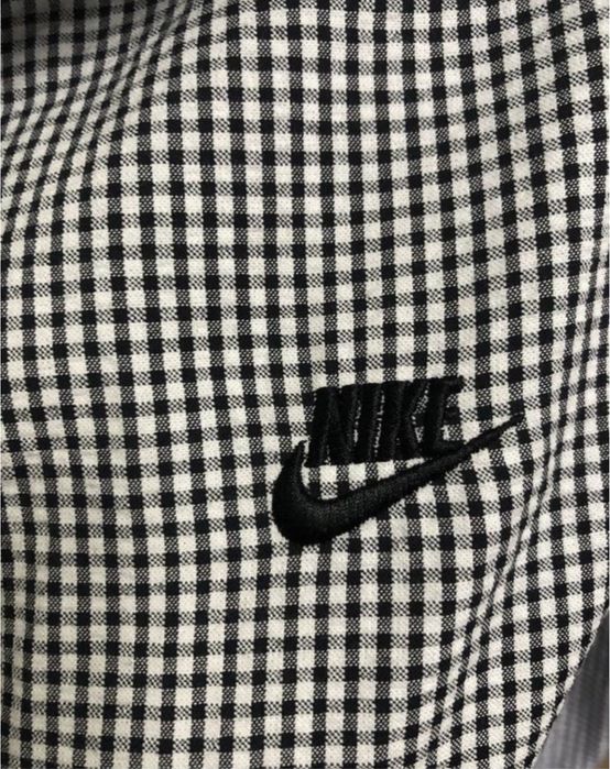 Жіноча вітрівка Nike