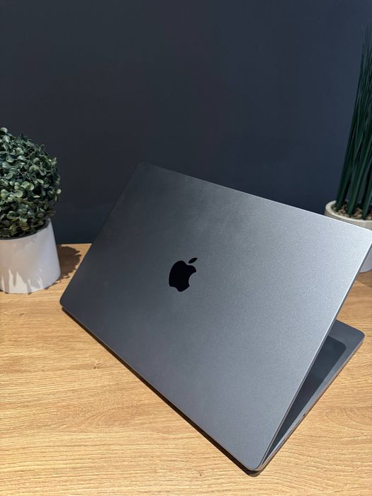 MacBook Pro 16 M1 Pro, Space Gray, 32GB / 512GB, 10 CPU / 16 GPU used