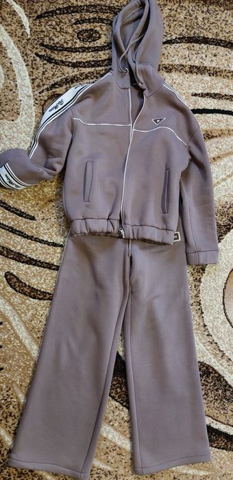 Жіночий зимовий костюм