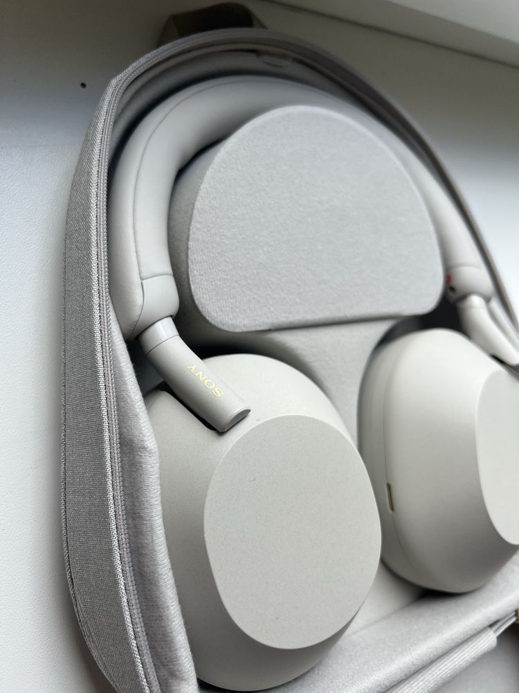 Sony  WH-1000XM5