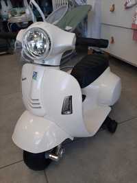 Skuter VESPA na akumulator biały MA0761