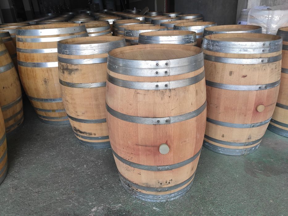 Lotes de barricas madeira de carvalho 225L (Pipos, Pipas, Barris)
