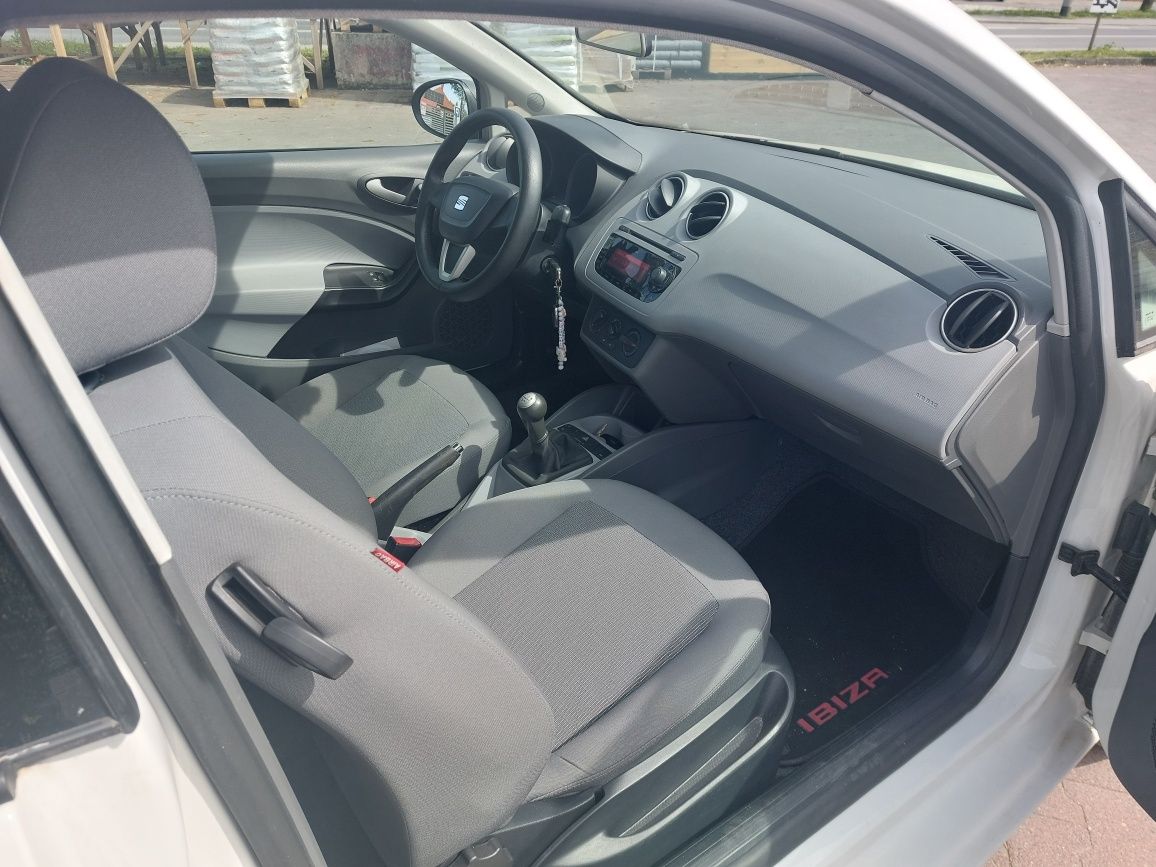 Seat Ibiza 1.4 benzyna klimatyzacja sprowadzona