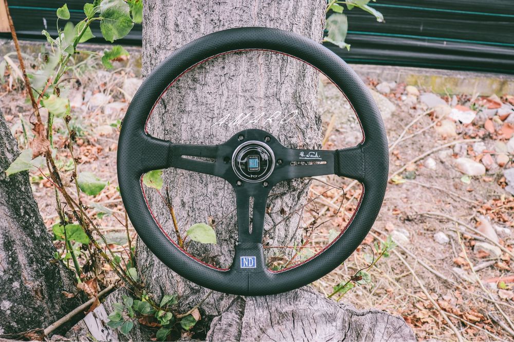 Volante Desportivo Nardi Torino em Pele Preta Perfurada|NOVO
