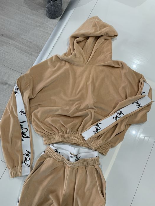 Dres janna muzyk beżowy, bluza, spodnie drssowe, komplet joanna muzyk