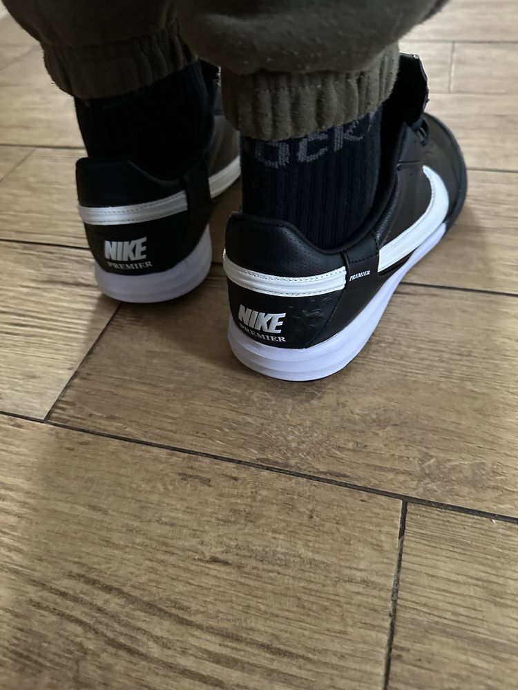 Сороконожки Nike Premier III TF 42 розмір