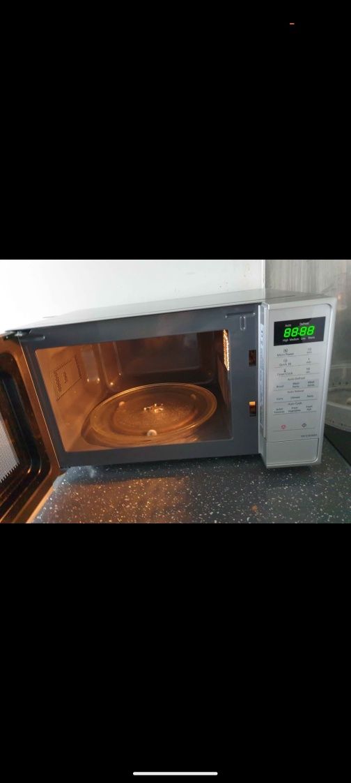 Mikrofalówka Panasonic NN-E28JMM