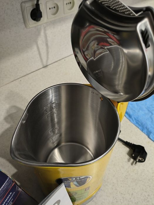 Електричний чайник 1.7 л