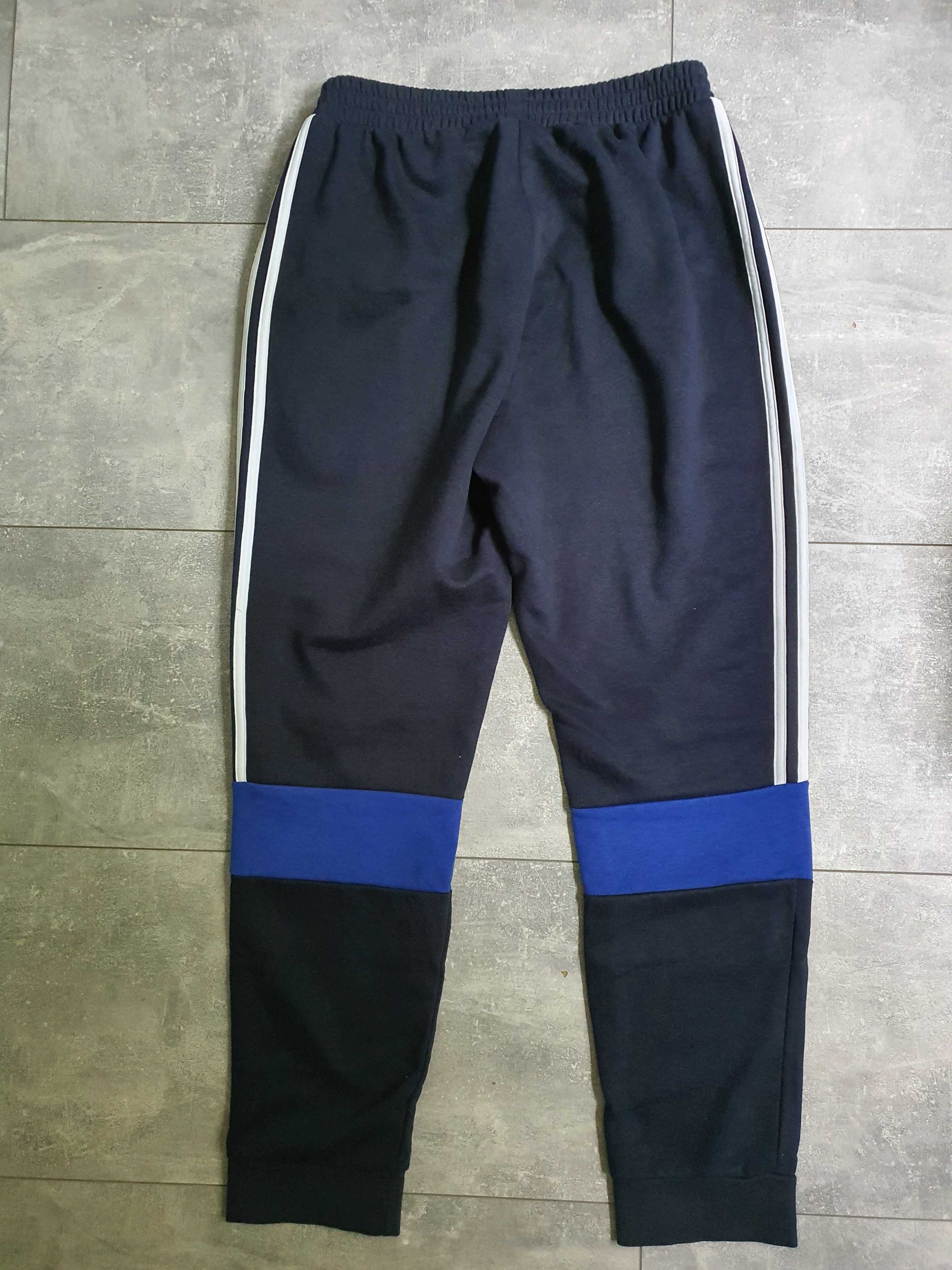 Чоловічі спортивні брюки Adidas H64178, М