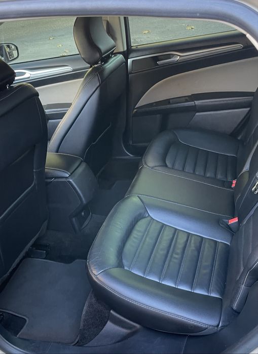 Ford Fusion Hybrid в аренду. RedRent.