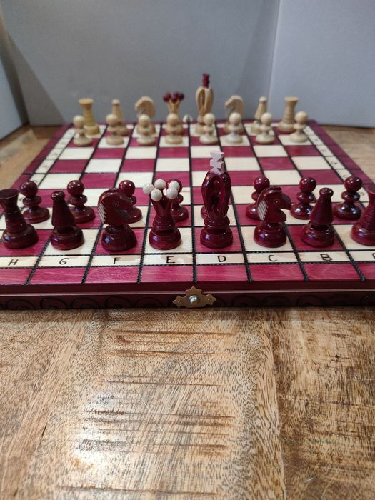 Szachy drewniane królewskie wiśniowe.  Kaseta 31.