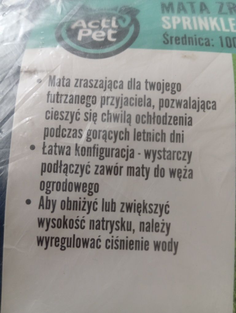 Mata zraszajaca basen dla psa