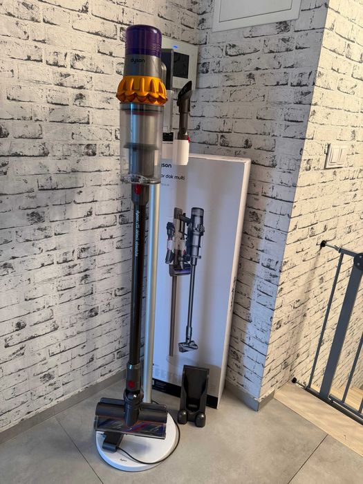 Zestaw odkurzacz dyson v15 + stojak Dyson / nowe szczotki