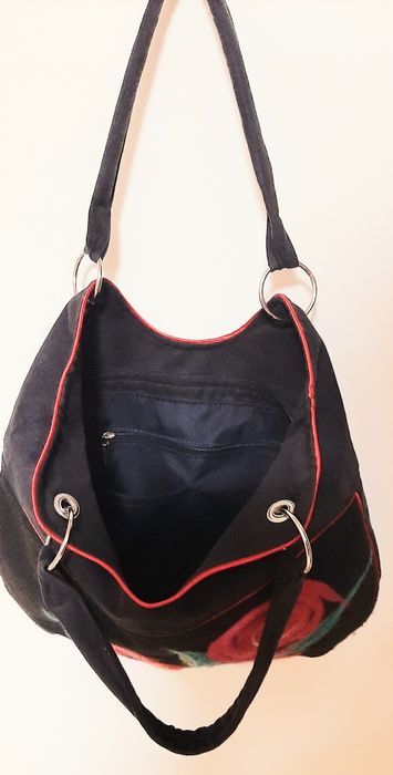 Damska torebka czarny zamsz, filcowe kwiaty
