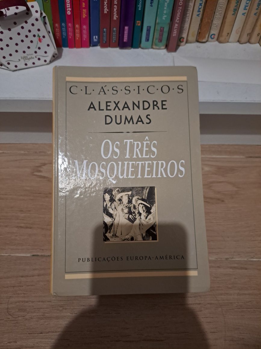 Livros em segunda mão vários géneros)