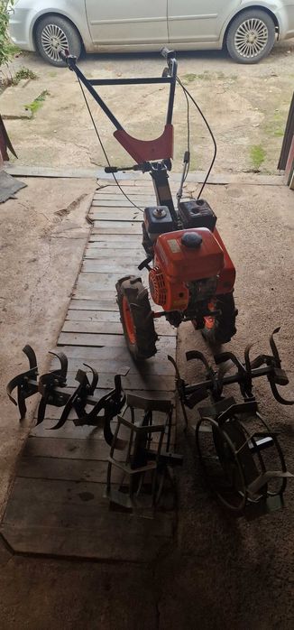 Мотоблок в рабочому стані