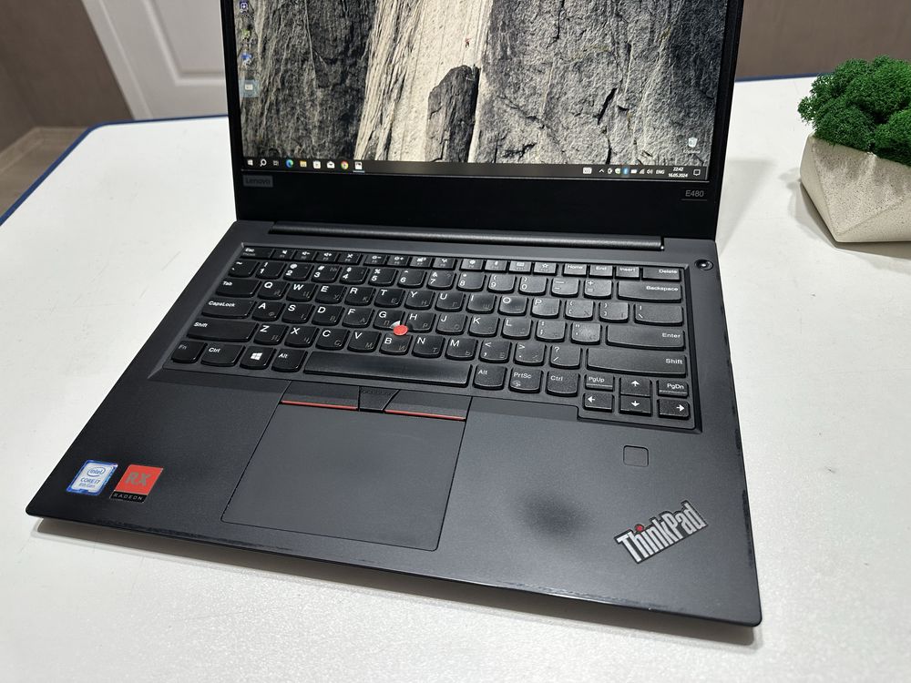 Lenovo E480 14"FHD IPS |i7-8550U| 16Gb|SSD 256+HDD500|RadeonRX550