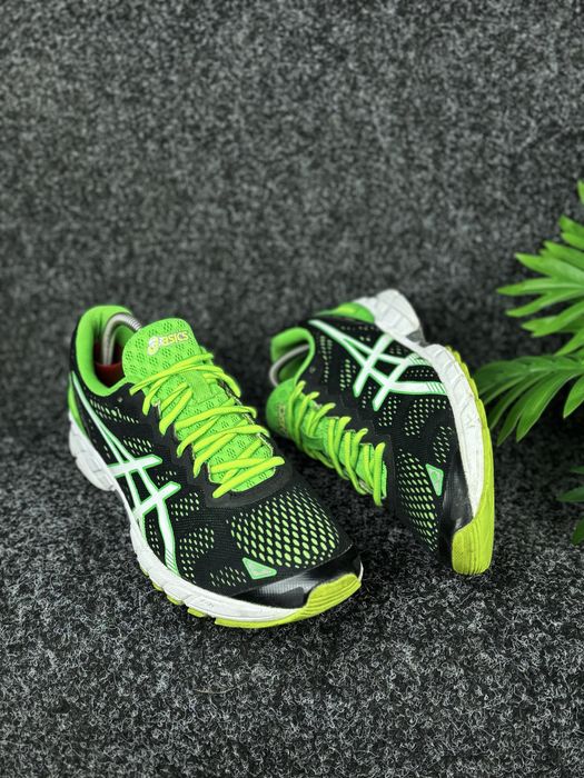 Asics кросівки розмір 44 28 см