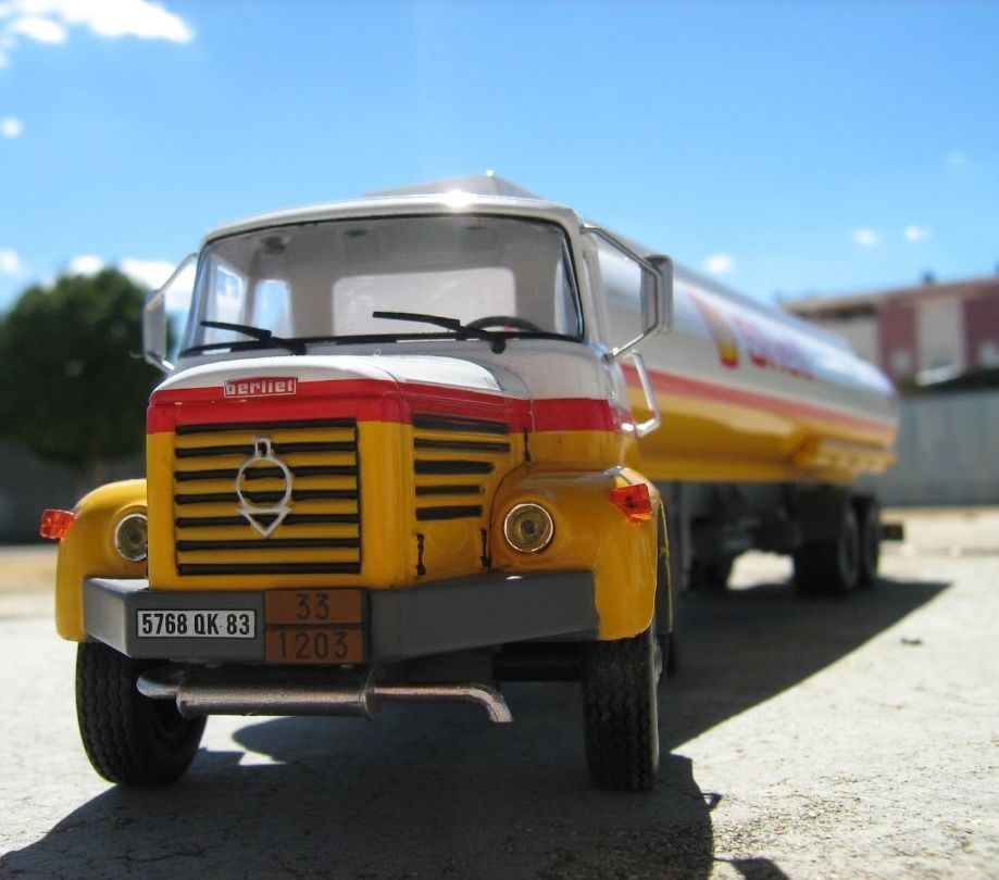 Miniatura camiao Berliet  Shell 1/43