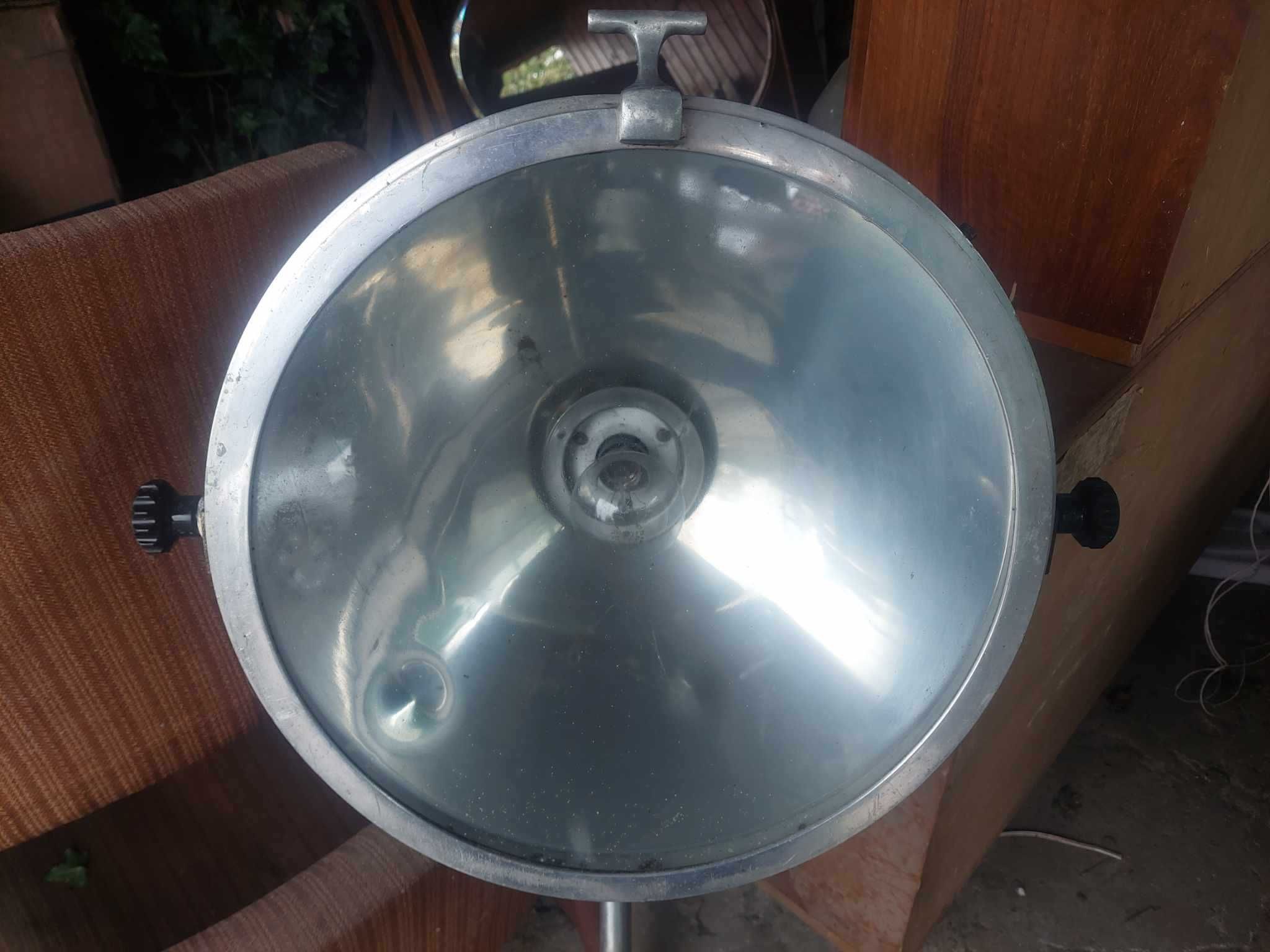 Lampa medyczna Famed lata 50-te bez podstawy.