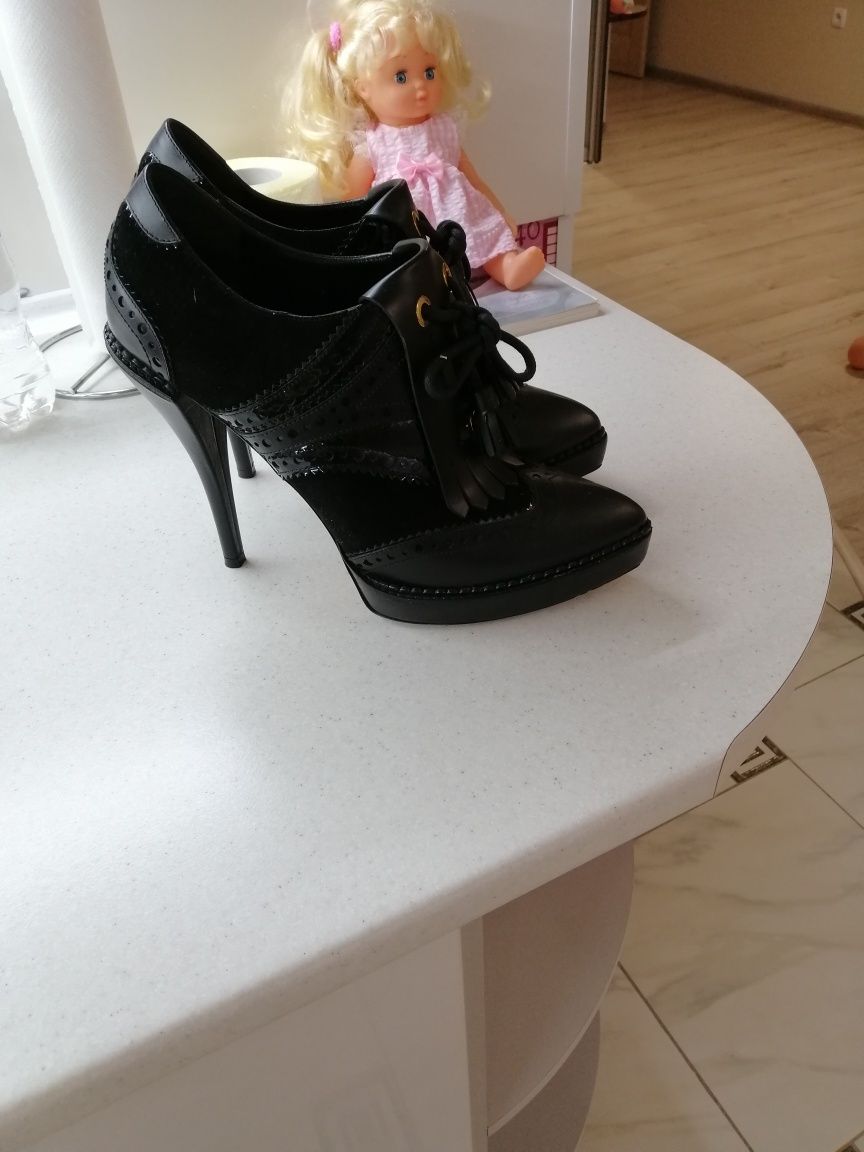 Продам туфлі Gucci