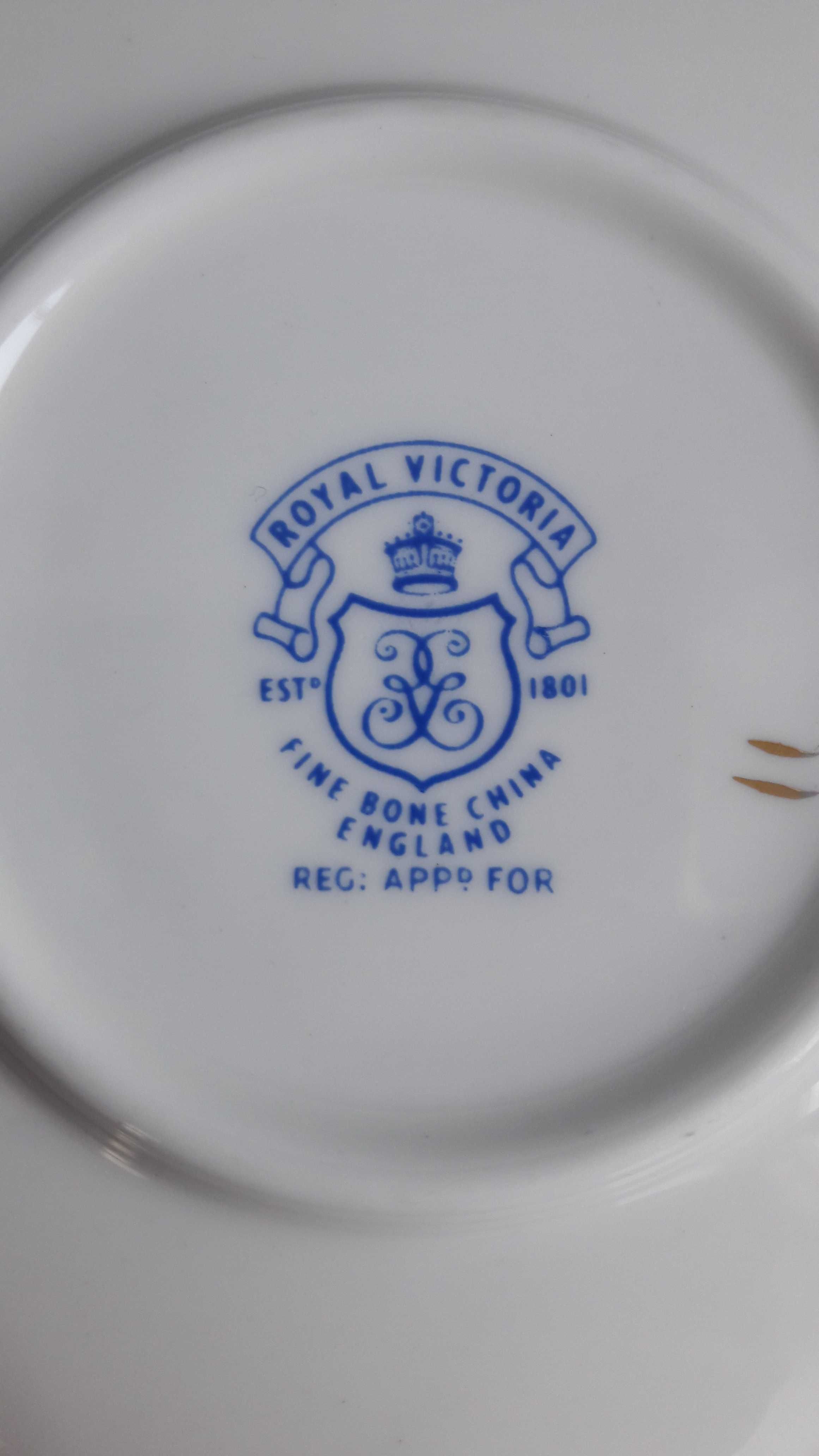 Mały talerzyk z porcelany kostnej Royal Victoria