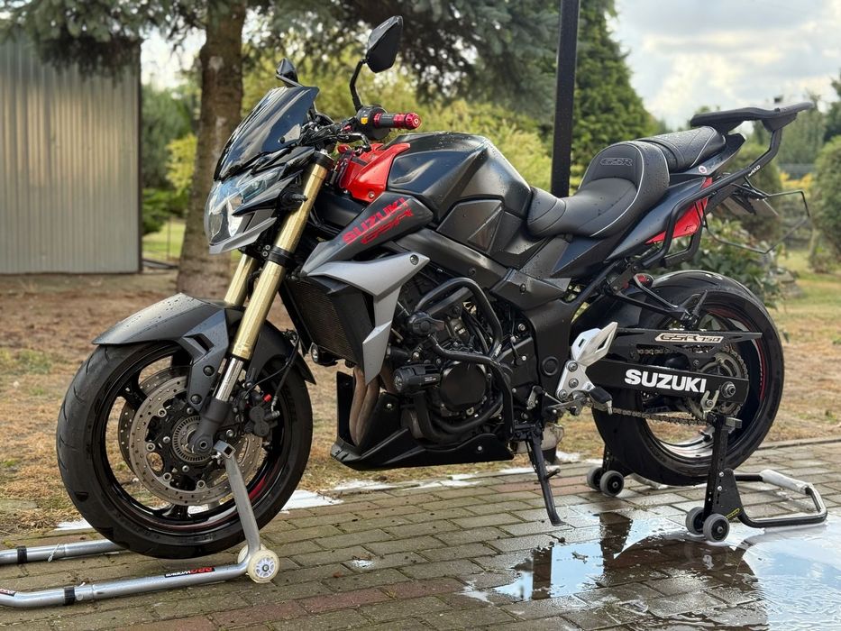 Suzuki GSR