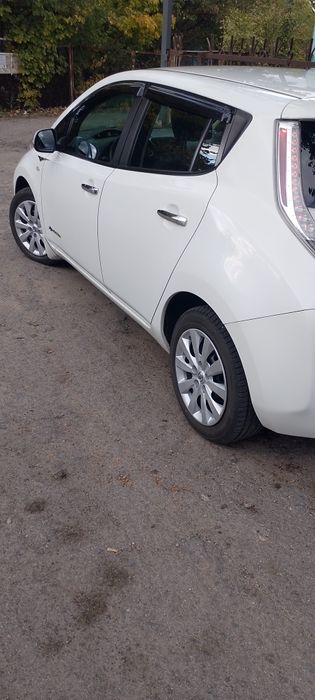 Далекобійний Nissan leaf з батарею 46кВт.