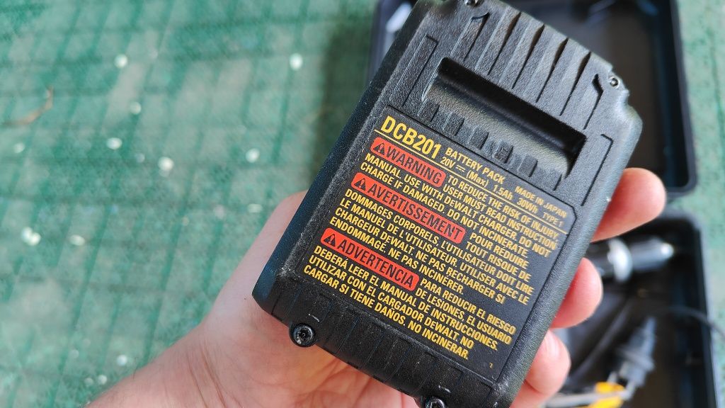 DeWalt ударний шуруповерт DCD785 20в відмінний стан