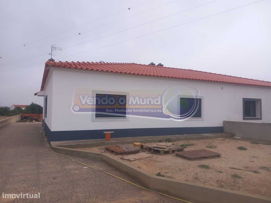 Moradia T3 em Foros de Almada, Santo Estevão (STE070)