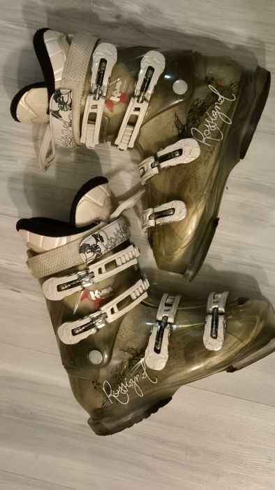 Buty narciarskie, gogle narciarskie, spodnie narciarskie