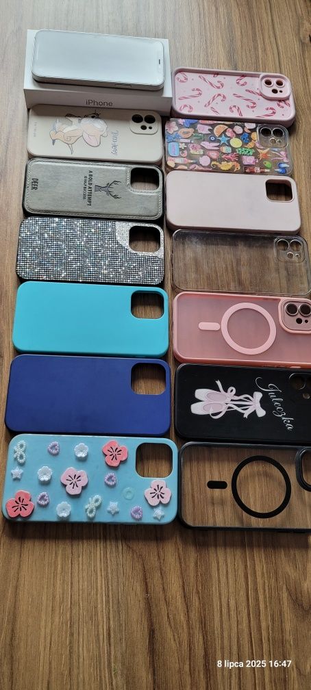 Iphone 12, gratis 15xcase.  Stan wizualny bdb