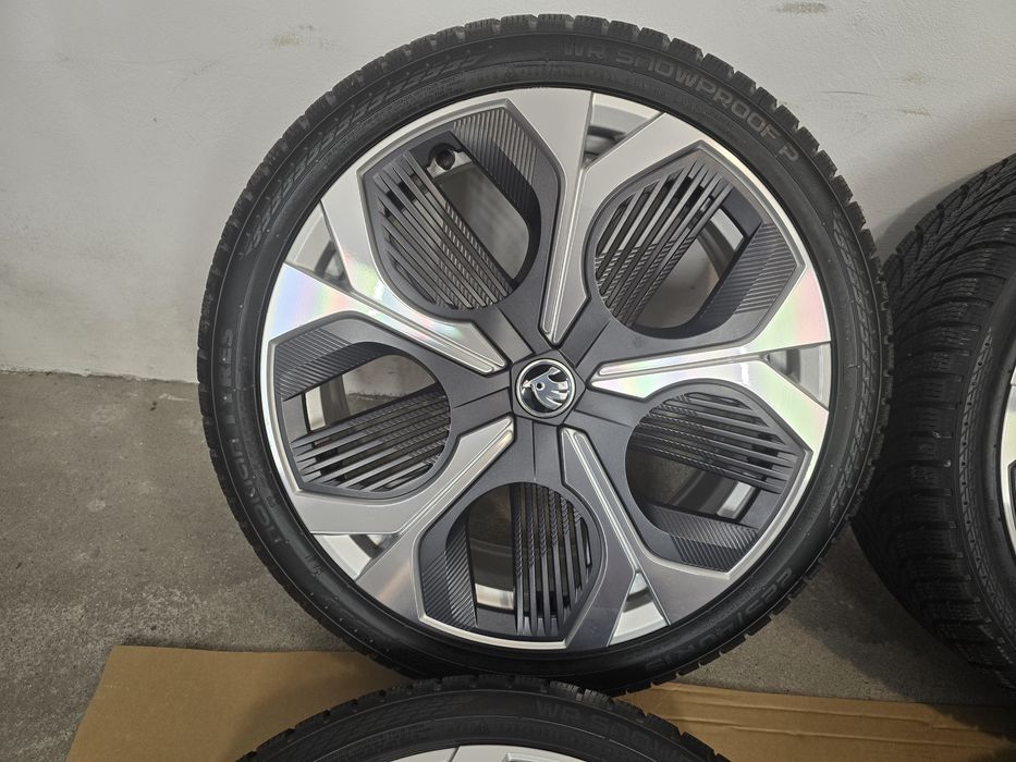 Koła zimowe Skoda Octavia RS IV polift 225/40 R19 Nokian Nowe,demo