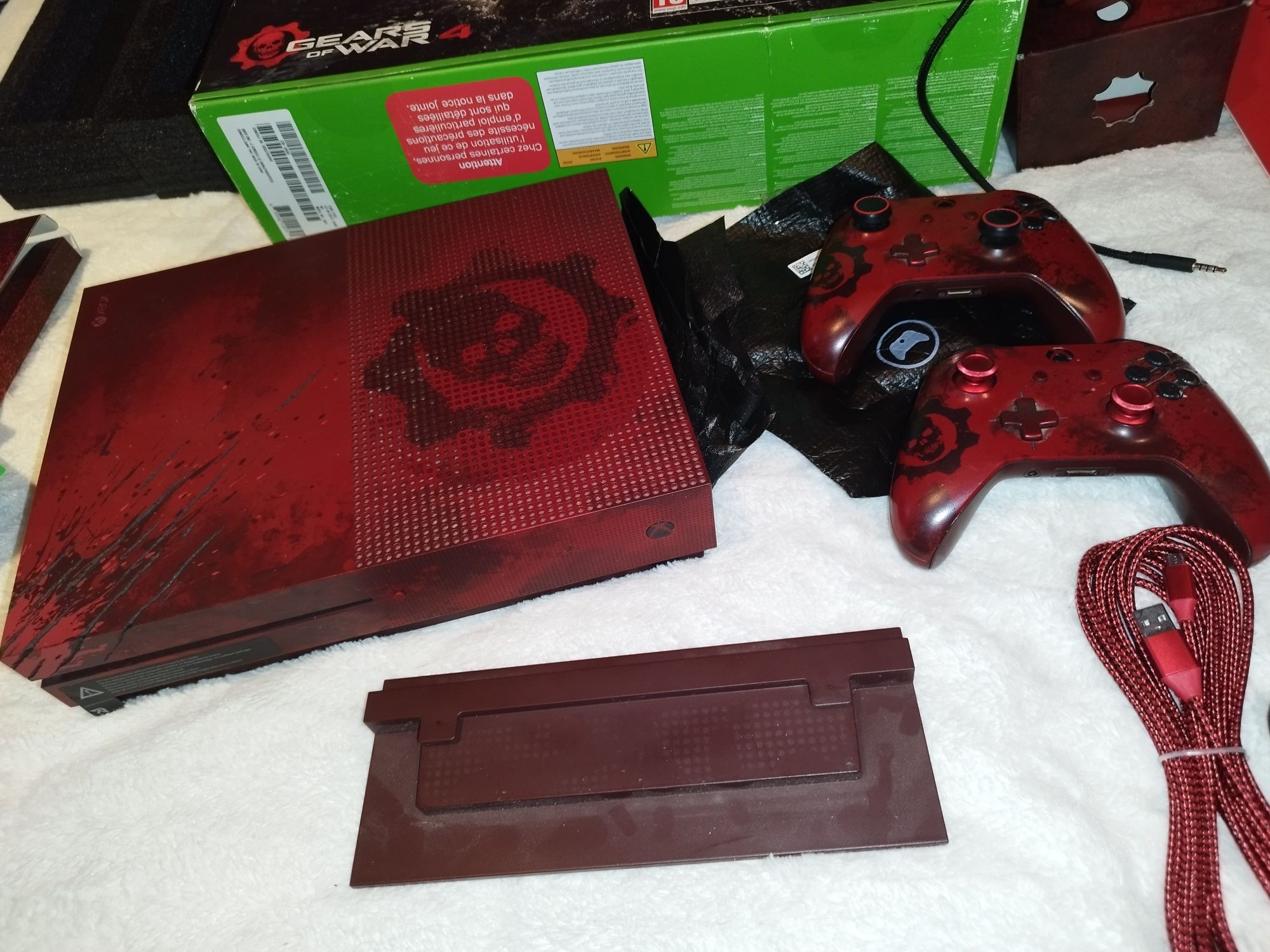 Xbox One S 2TB gears of war edition Zestaw