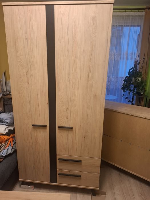 Sprzedam szafę dwudrzwiową i komodę