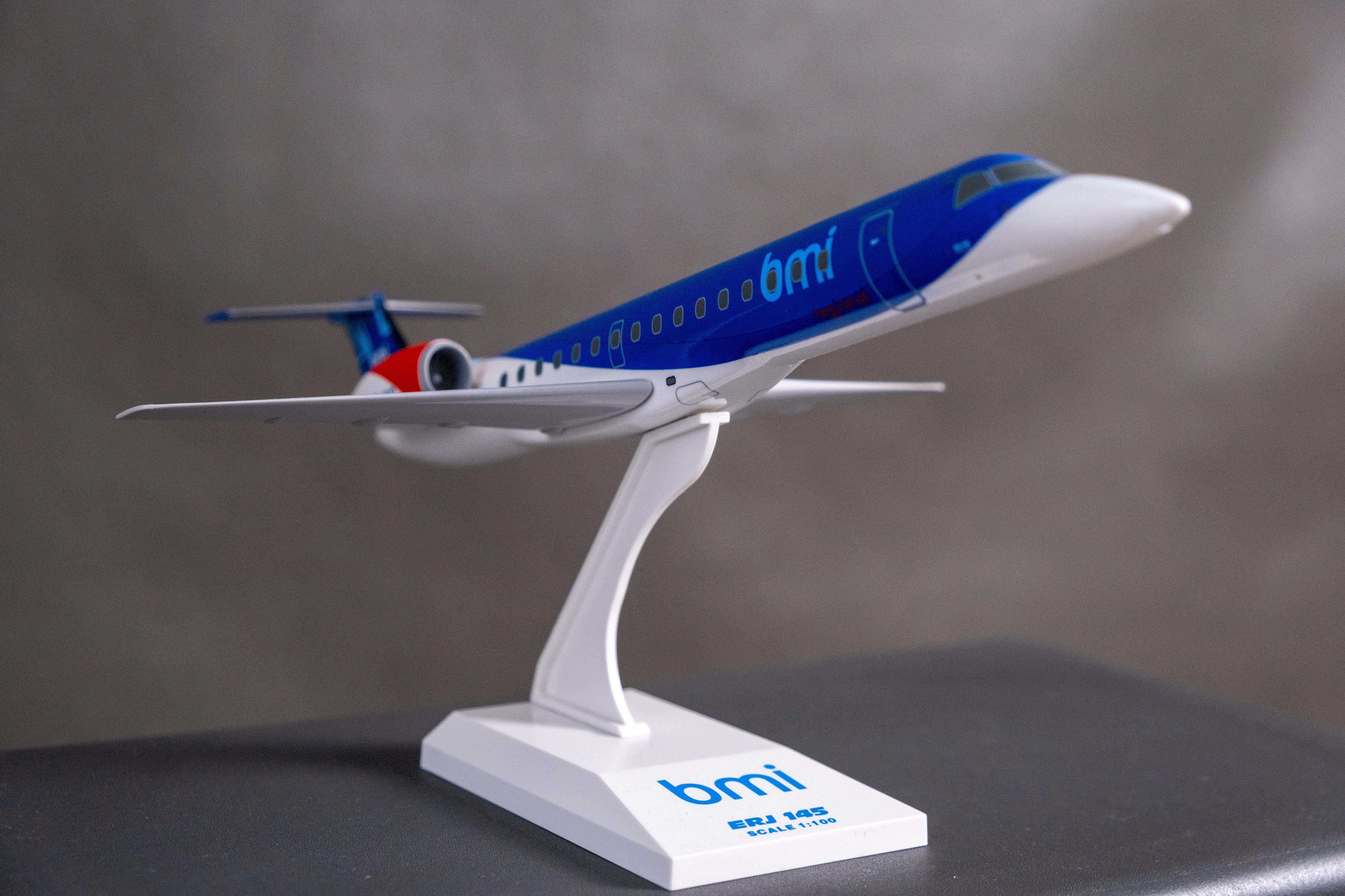 ERJ 145 model z żywicy i plastiku w skali 1:100