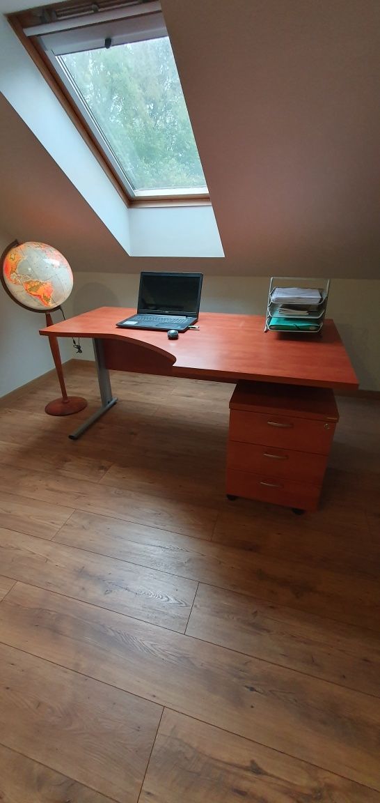 Komplet, biurko Svenbox 160x90  z komodą na kółkach  i organizerem