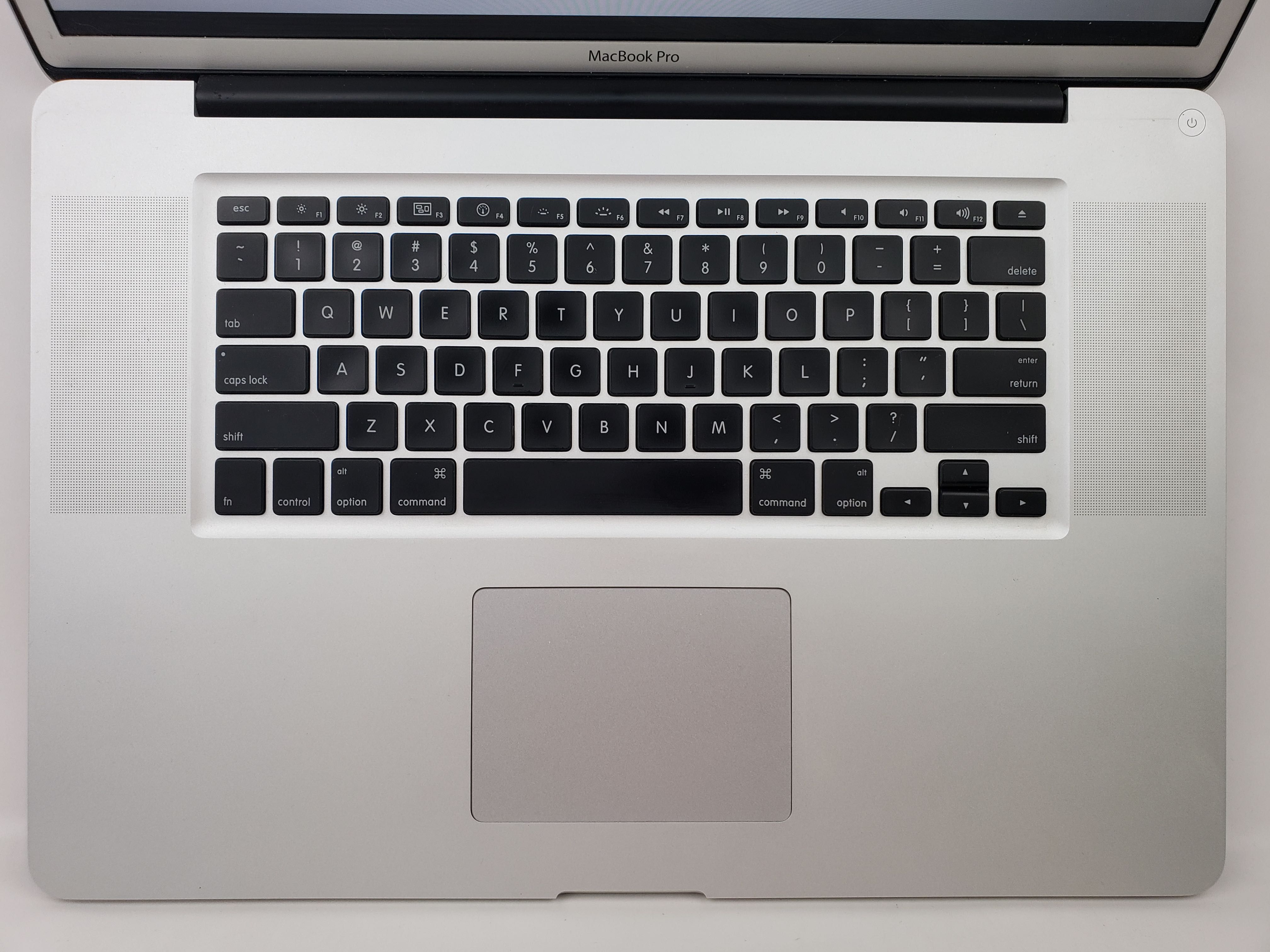 MacBook Pro 17 Late 2011 i7 2.4GHz 8GB 256GB SSD Dream Store